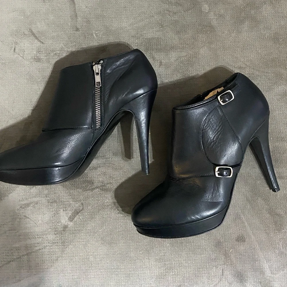 Italian J. Crew Greer leather Booties 8.5 EUC - Picture 2 of 7